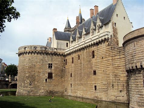 Le Château des Ducs de Bretagne: Uma Viagem Fascinante Através da História e Arquitetura Medieval em Nantes!