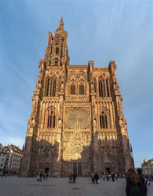 A Catedral de Estrasburgo: Uma Joia Gótica Deslumbrante e Testemunho da História!