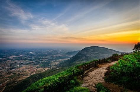 Nandi Hills Uma Maravilha Histórica e Natural com Vistas de Infinitos Céus Azuis!