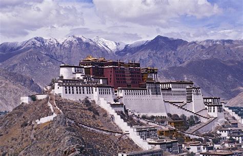 Potala Palace: Uma Jornada Fascinante Através da História e Arquitetura Imperial!